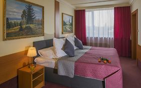 TOP HOTEL Praha Exterior photo